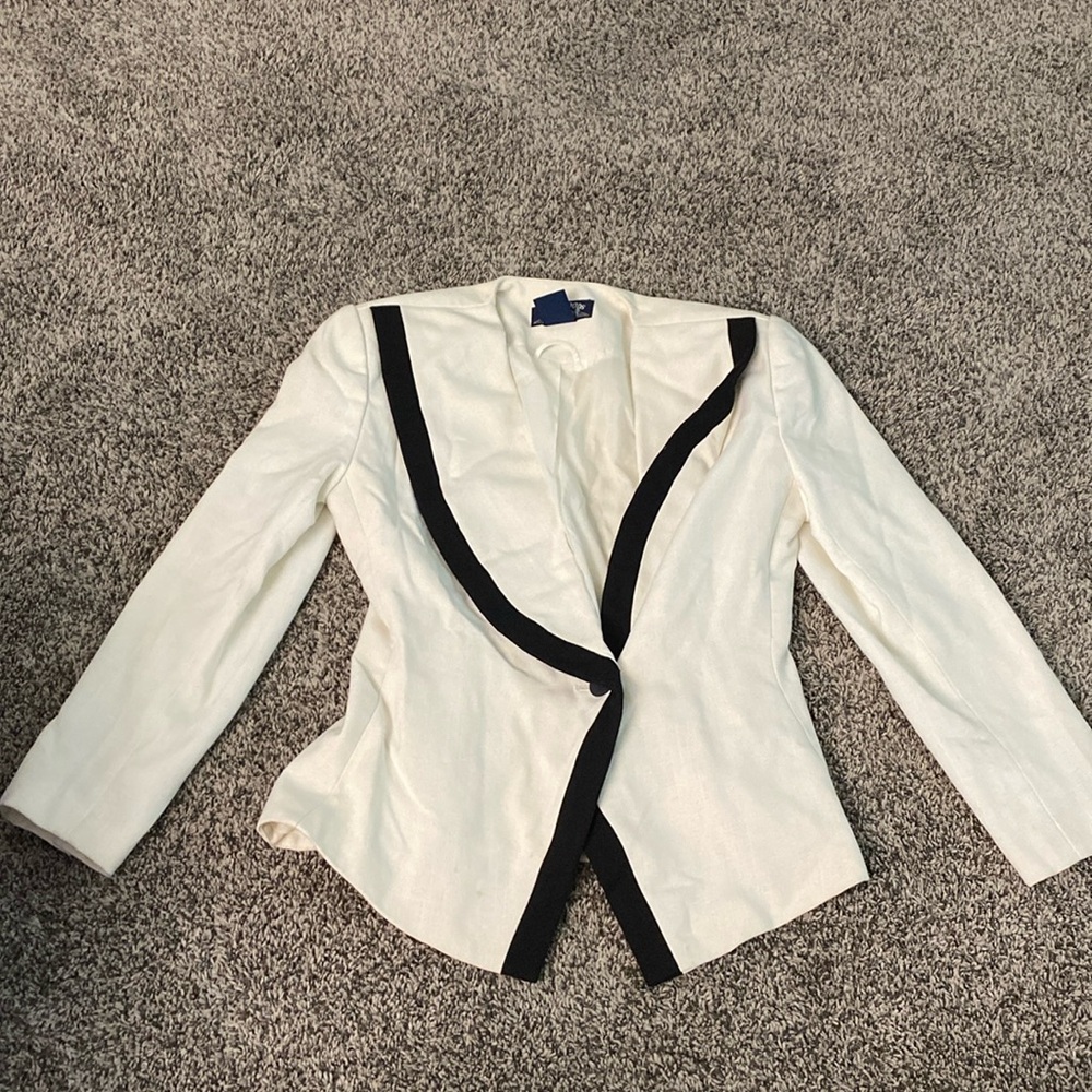 EH Woods Vintage white blazer with black lining